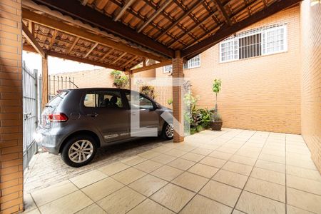 Casa à venda com 240m², 2 quartos e 2 vagas Casa à venda com 240m², 2 quartos e 2 vagasGaragem