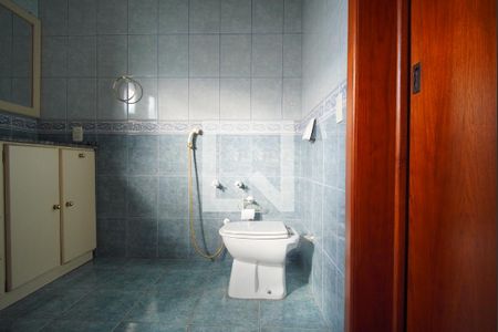 Casa à venda com 275m², 3 quartos e 3 vagasBanheiro da Suíte