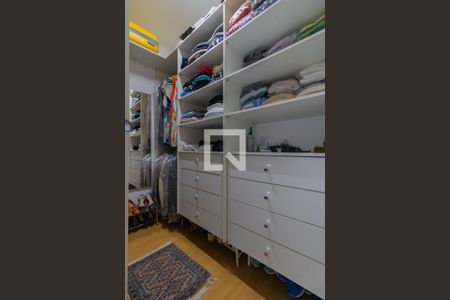 Apartamento à venda com 187m², 3 quartos e 3 vagas Apartamento à venda com 187m², 3 quartos e 3 vagasSuite (closet)