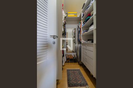 Apartamento à venda com 187m², 3 quartos e 3 vagas Apartamento à venda com 187m², 3 quartos e 3 vagasSuite (closet)