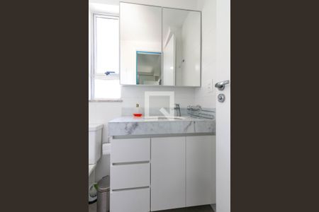 Banheiro da Suíte de apartamento à venda com 2 quartos, 60m² em Santo Antônio, Belo Horizonte