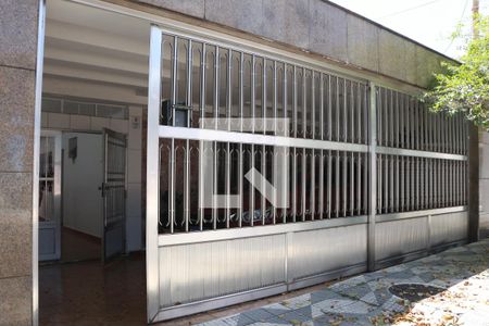 Casa à venda com 140m², 2 quartos e 4 vagasFachada