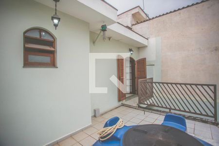 Casa à venda com 150m², 3 quartos e 4 vagas Casa à venda com 150m², 3 quartos e 4 vagasVaranda