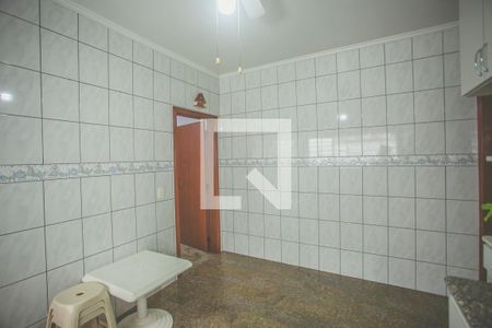 Casa à venda com 150m², 3 quartos e 4 vagas Casa à venda com 150m², 3 quartos e 4 vagasCozinha