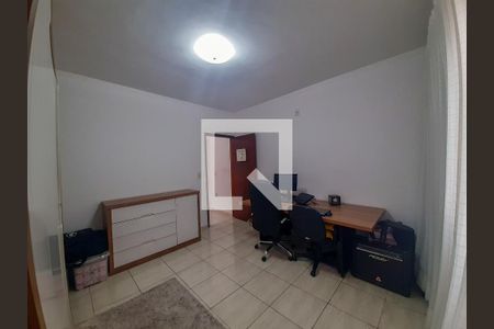 Casa à venda com 181m², 5 quartos e 3 vagas Casa à venda com 181m², 5 quartos e 3 vagasCasa 1 - Quarto