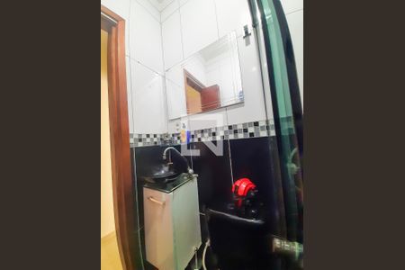 Casa à venda com 181m², 5 quartos e 3 vagas Casa à venda com 181m², 5 quartos e 3 vagasCasa 2 - Banheiro