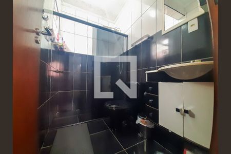 Casa à venda com 181m², 5 quartos e 3 vagas Casa à venda com 181m², 5 quartos e 3 vagasCasa 1 - Banheiro da Suíte