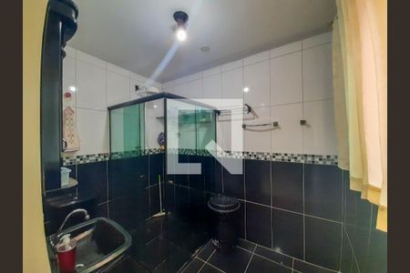 Casa à venda com 181m², 5 quartos e 3 vagas Casa à venda com 181m², 5 quartos e 3 vagasCasa 2 - Banheiro da Suíte