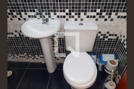 Casa à venda com 181m², 5 quartos e 3 vagas Casa à venda com 181m², 5 quartos e 3 vagasEdícula