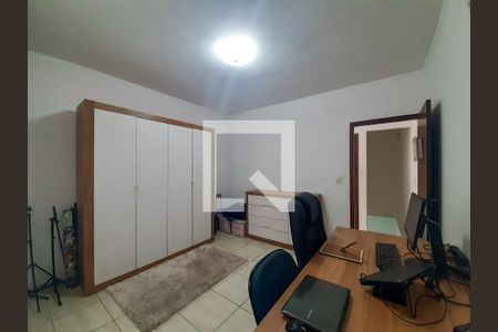 Casa à venda com 181m², 5 quartos e 3 vagas Casa à venda com 181m², 5 quartos e 3 vagasCasa 1 - Quarto