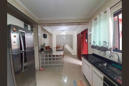 Casa à venda com 181m², 5 quartos e 3 vagas Casa à venda com 181m², 5 quartos e 3 vagasCasa 2 - Cozinha