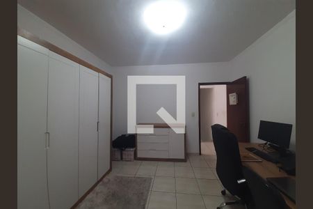 Casa à venda com 181m², 5 quartos e 3 vagas Casa à venda com 181m², 5 quartos e 3 vagasCasa 1 - Quarto