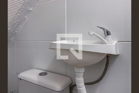 Banheiro de apartamento para alugar com 1 quarto, 32m² em Jardim Carvalho, Porto Alegre