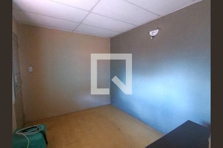 Casa à venda com 170m², 5 quartos e 2 vagasSala casa dos fundos entrada pela escada 