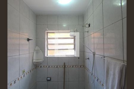 Casa à venda com 170m², 5 quartos e 2 vagasBanheiro localizado entre cozinha e o quarto 02