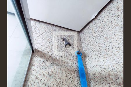 Apartamento à venda com 75m², 2 quartos e 1 vaga Apartamento à venda com 75m², 2 quartos e 1 vagaBanheiro Social