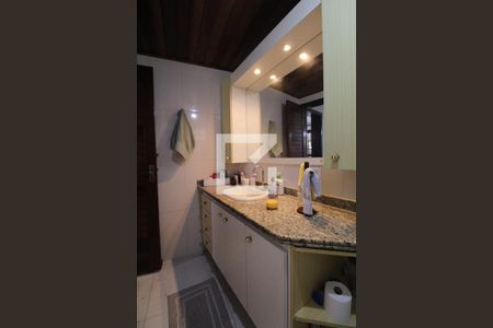 Casa de condomínio à venda com 336m², 3 quartos e 8 vagasBanheiro Social