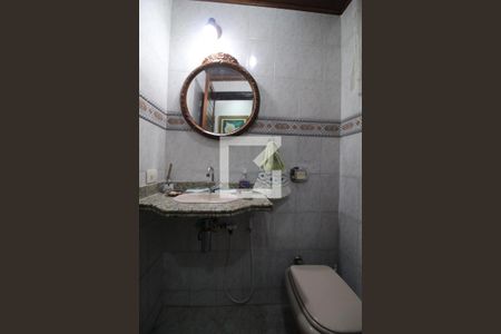 Casa de condomínio à venda com 336m², 3 quartos e 8 vagasLavabo