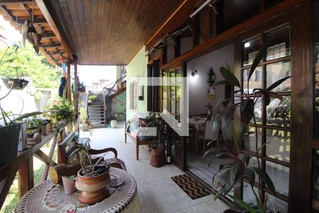 Casa de condomínio à venda com 336m², 3 quartos e 8 vagasVaranda