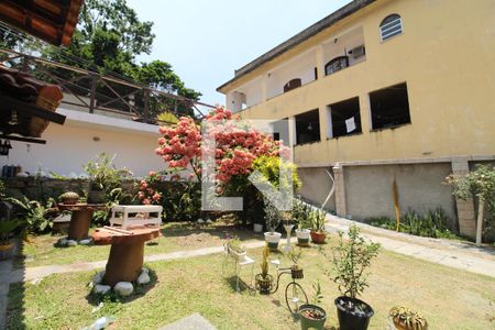 Casa de condomínio à venda com 336m², 3 quartos e 8 vagasQuintal