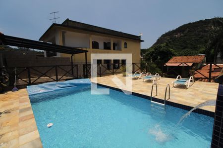 Casa de condomínio à venda com 336m², 3 quartos e 8 vagasPiscina
