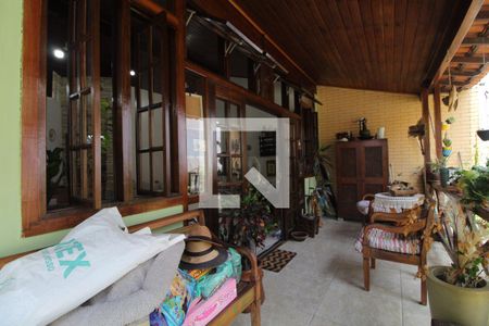 Casa de condomínio à venda com 336m², 3 quartos e 8 vagasVaranda