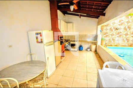 Casa à venda com 210m², 3 quartos e 4 vagas