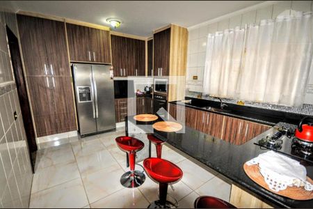 Casa à venda com 210m², 3 quartos e 4 vagas