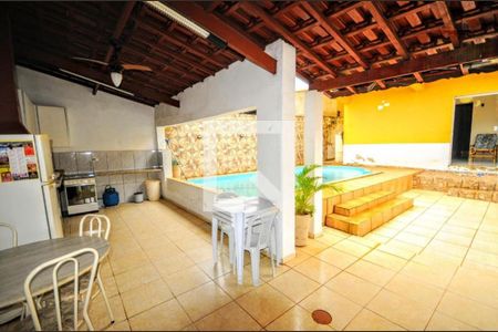 Casa à venda com 210m², 3 quartos e 4 vagas