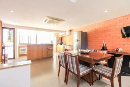 Casa à venda com 4 quartos, 455m² em Chácara das Pedras, Porto Alegre