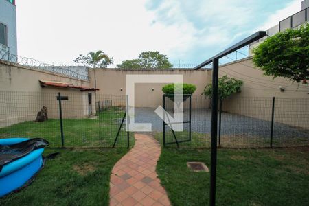 Casa à venda com 420m², 3 quartos e 4 vagas Casa à venda com 420m², 3 quartos e 4 vagasQuintal