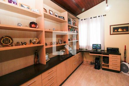 Casa à venda com 420m², 3 quartos e 4 vagas Casa à venda com 420m², 3 quartos e 4 vagasEscritório