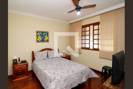 Casa à venda com 420m², 3 quartos e 4 vagas Casa à venda com 420m², 3 quartos e 4 vagasSuite