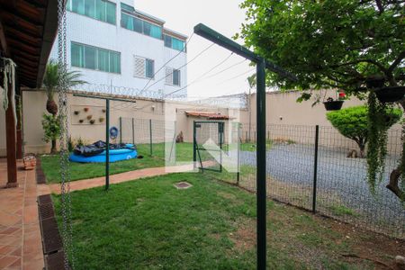 Casa à venda com 420m², 3 quartos e 4 vagas Casa à venda com 420m², 3 quartos e 4 vagasQuintal