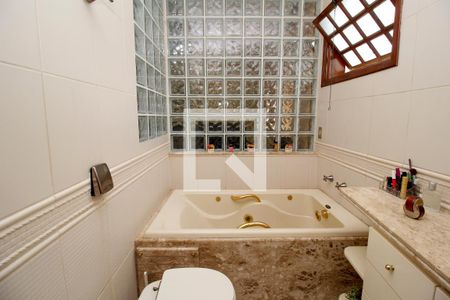 Casa à venda com 420m², 3 quartos e 4 vagas Casa à venda com 420m², 3 quartos e 4 vagasBanheiro Suite