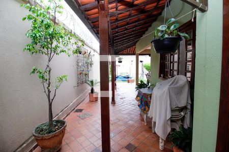 Casa à venda com 420m², 3 quartos e 4 vagas Casa à venda com 420m², 3 quartos e 4 vagasArea Externa