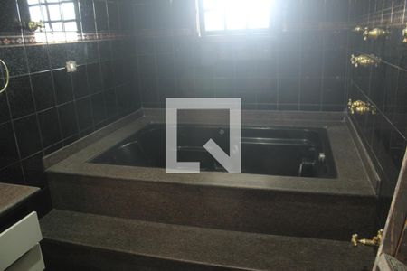 Apartamento para alugar com 400m², 3 quartos e sem vagaBanheiro da Suíte 1