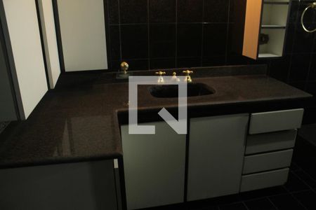 Apartamento para alugar com 400m², 3 quartos e sem vagaBanheiro da Suíte 1