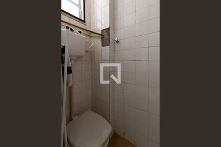 Apartamento à venda com 110m², 2 quartos e sem vaga Apartamento à venda com 110m², 2 quartos e sem vagaDetalhe do banheiro de serviço