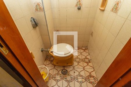 Casa à venda com 350m², 4 quartos e 2 vagas Casa à venda com 350m², 4 quartos e 2 vagasBanheiro salão