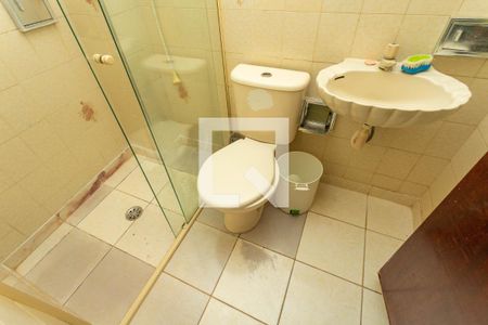 Casa à venda com 350m², 4 quartos e 2 vagas Casa à venda com 350m², 4 quartos e 2 vagasBanheiro da suíte 2