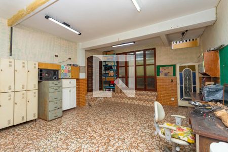 Casa à venda com 350m², 4 quartos e 2 vagas Casa à venda com 350m², 4 quartos e 2 vagasPorão / salão