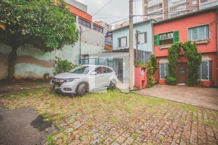 Casa à venda com 118m², 4 quartos e 2 vagas Casa à venda com 118m², 4 quartos e 2 vagasFachada