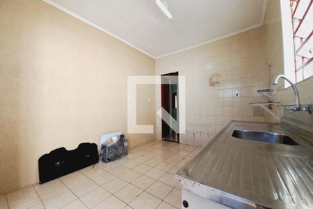 Casa à venda com 319m², 4 quartos e 5 vagasCozinha 