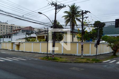 Casa à venda com 650m², 5 quartos e 5 vagas Casa à venda com 650m², 5 quartos e 5 vagasFachada