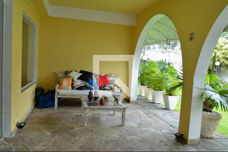 Casa à venda com 650m², 5 quartos e 5 vagas Casa à venda com 650m², 5 quartos e 5 vagasVaranda 1