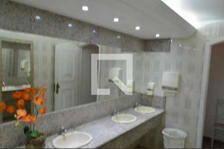 Casa à venda com 650m², 5 quartos e 5 vagas Casa à venda com 650m², 5 quartos e 5 vagasBanheiro 2- Salão de Festas