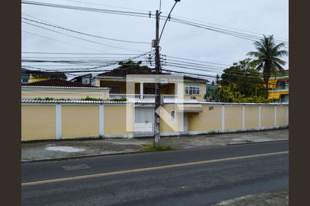 Casa à venda com 650m², 5 quartos e 5 vagas Casa à venda com 650m², 5 quartos e 5 vagasFachada