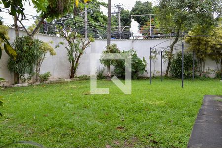 Casa à venda com 650m², 5 quartos e 5 vagas Casa à venda com 650m², 5 quartos e 5 vagasQuintal