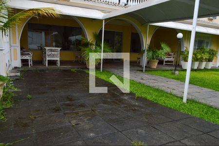 Casa à venda com 650m², 5 quartos e 5 vagas Casa à venda com 650m², 5 quartos e 5 vagasVaranda 1